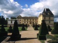 Arrivée dans la cour du château