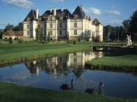 Le château, les douves et le parc