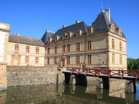 Les portails sur la cour du château