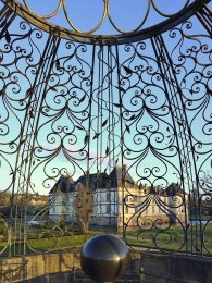 La volière / belvédère du labyrinthe